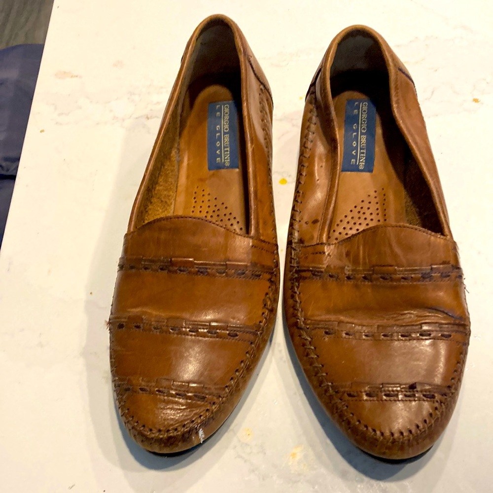 These are expensive shoes I don’t fit in them anymore . Worn a few times